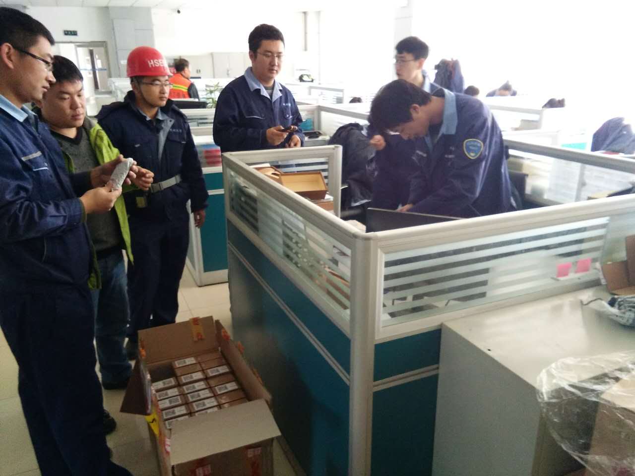 沈陽化學(xué)品公司對四川旭信交付的X6防爆手機(jī)嚴(yán)格檢驗(yàn)后收貨 沈陽化學(xué)品公司對四川旭信交付的X6防爆手機(jī)嚴(yán)格檢驗(yàn)后收貨